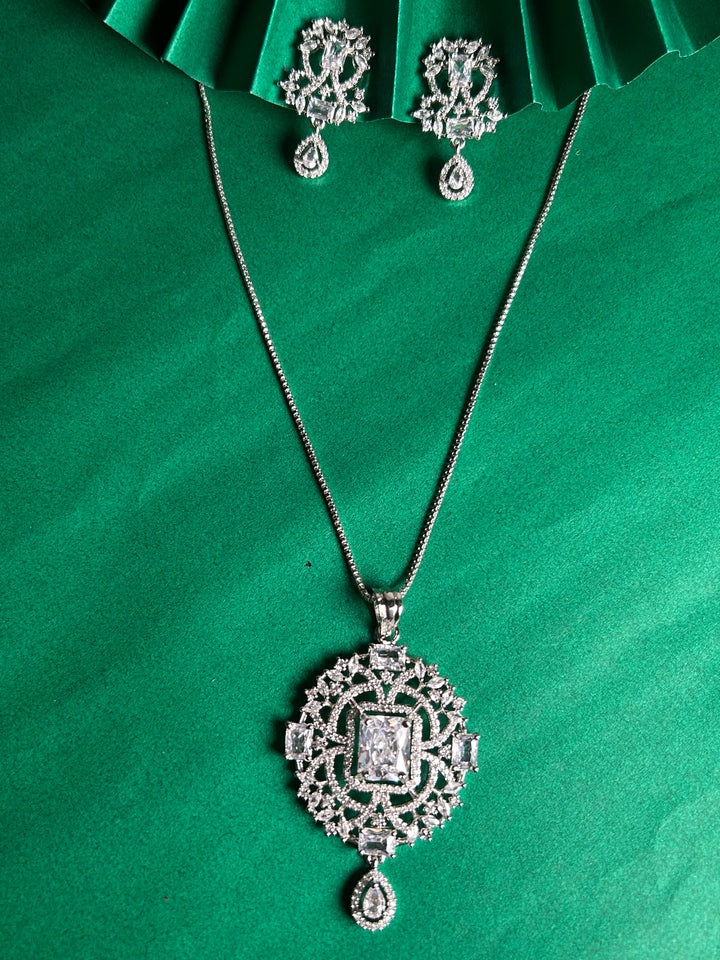Savana Diamond Earing & Pendant Set