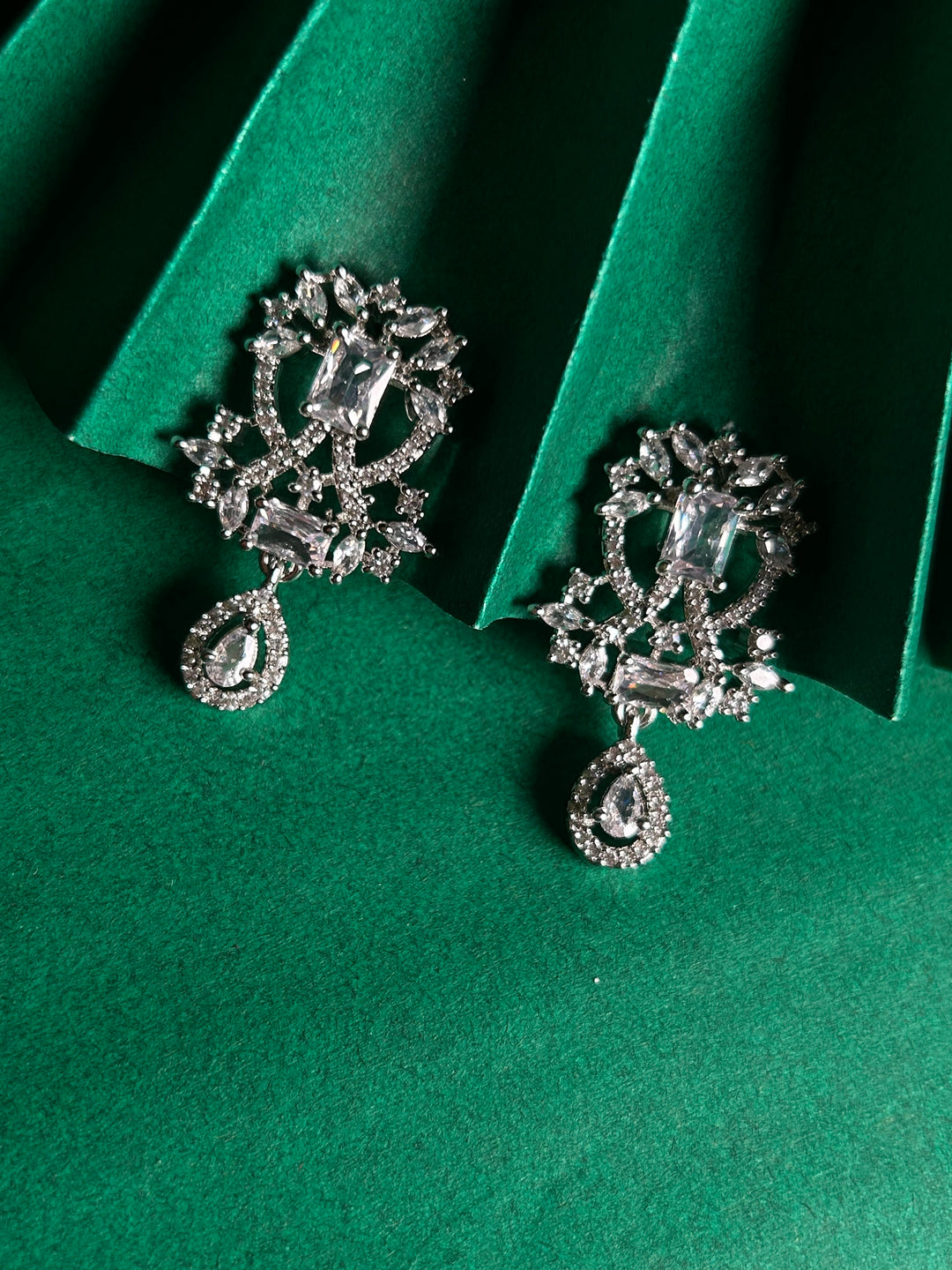 Savana Diamond Earing & Pendant Set