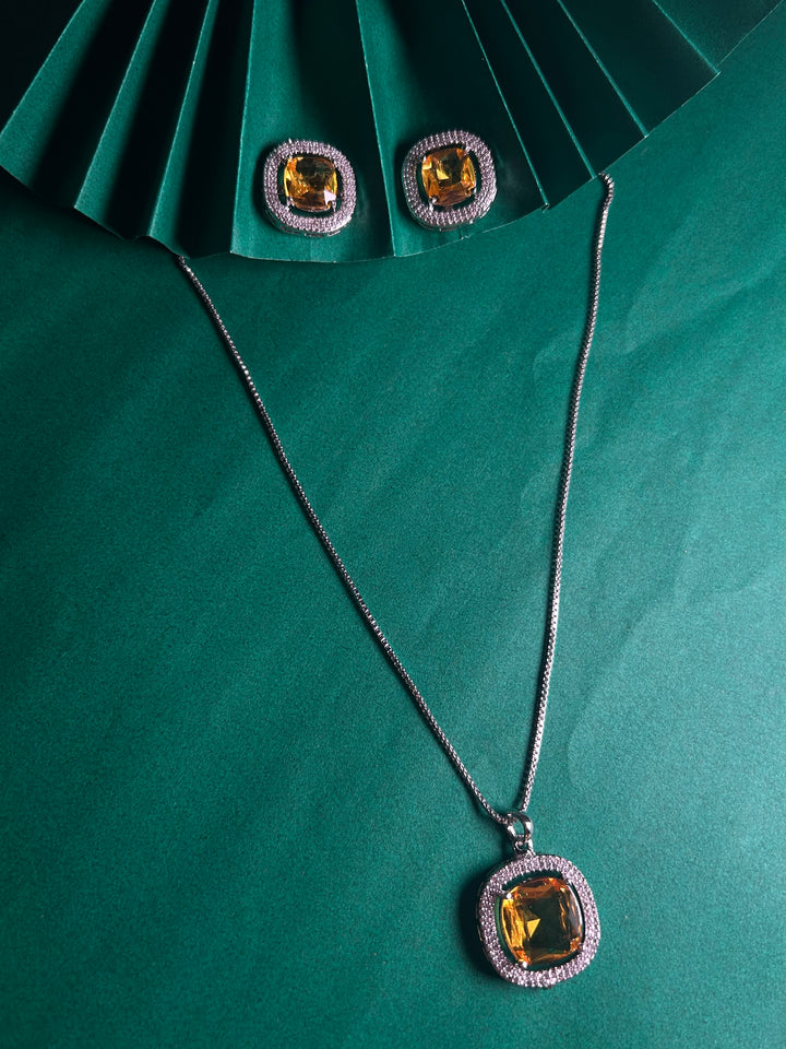 Savana Diamond Earing & Pendant Set