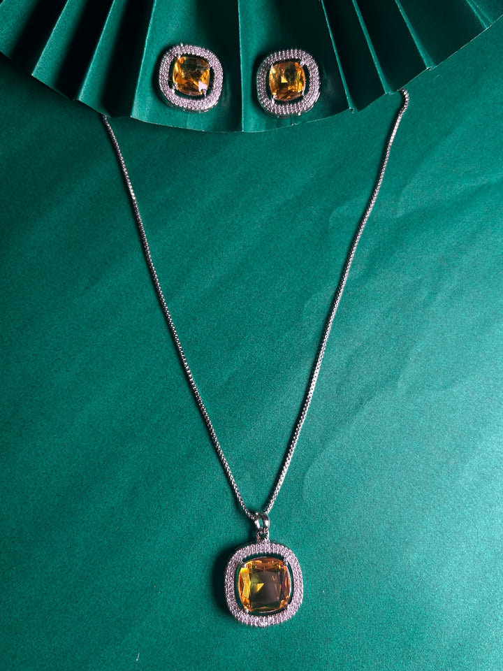 Savana Diamond Earing & Pendant Set