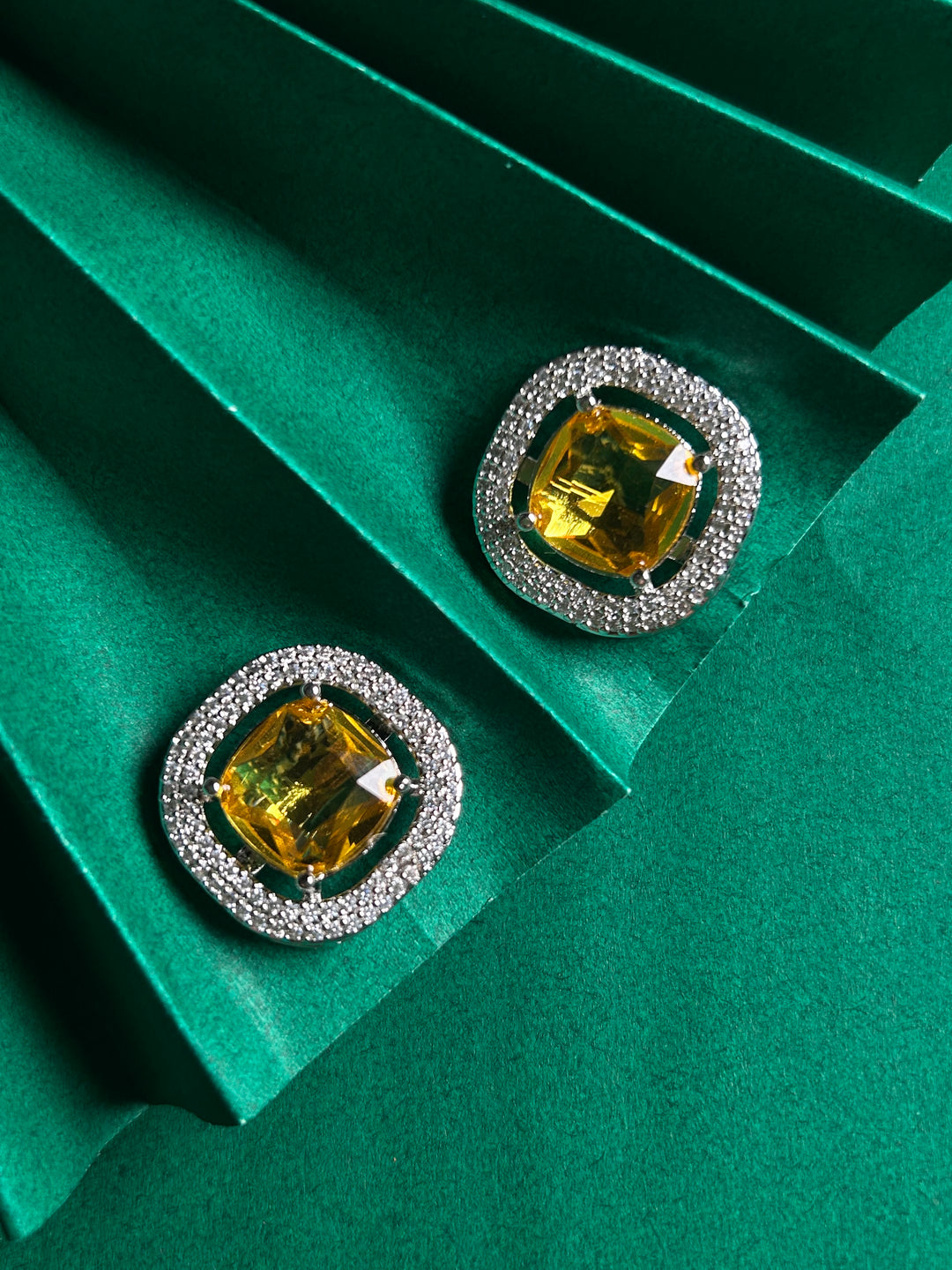 Savana Diamond Earing & Pendant Set