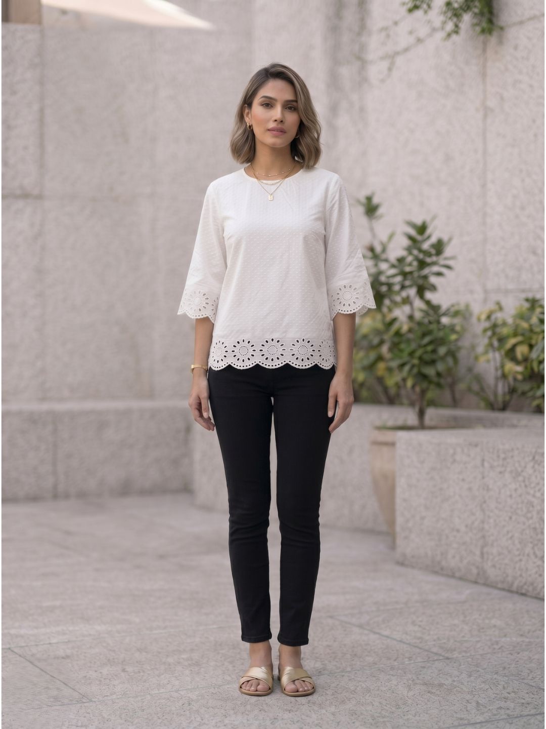 Perka Swan schiffli top
